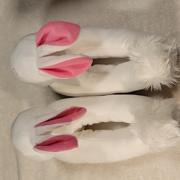 CUTE TO THE CORE White Bunny Kids SLIPPERS, NIB - Picture 2 of 7